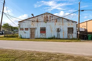 7903 Leander St, Houston, TX 77012 - Photo 2
