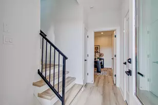 737 W 21st St, Houston, TX 77008 - Photo 6