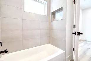 737 W 21st St, Houston, TX 77008 - Photo 32