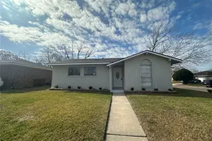 4802 Hannas Reef Dr, Bacliff, TX 77518 - Photo 2