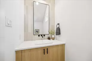1423 E 36th St, Houston, TX 77022 - Photo 10
