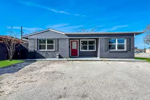 2102 Dewberry Ln, Pasadena, TX 77502 - Photo 1