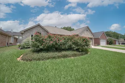 4714 Widerop Lane, Friendswood, TX 77546 - Photo 2
