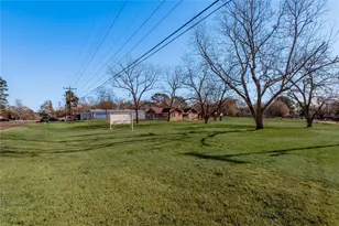 2201 Badger Ln, Huntsville, TX 77320 - Photo 2