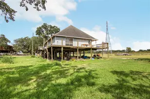 318 Dehart St, Liverpool, TX 77577 - Photo 4