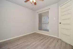 10855 Meadowglen Ln, Houston, TX 77042 - Photo 22