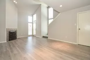 10855 Meadowglen Ln, Houston, TX 77042 - Photo 6