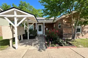 701 N Madison St, Madisonville, TX 77864 - Photo 6