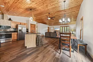 8 Hunters Creek Dr, Huntsville, TX 77340 - Photo 14