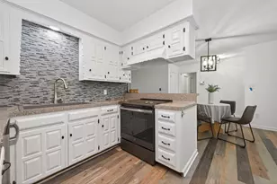 10720 Royal Forest Dr, Conroe, TX 77303 - Photo 8