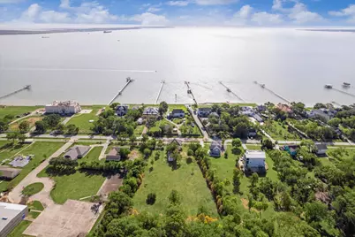 618 Bayridge Road, La Porte, TX 77571 - Photo 2