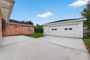 1519 Hitherfield Dr, Sugar Land, TX 77498 - Photo 32