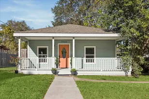 7933 Elwood St, Houston, TX 77012 - Photo 2