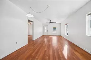 7933 Elwood St, Houston, TX 77012 - Photo 8