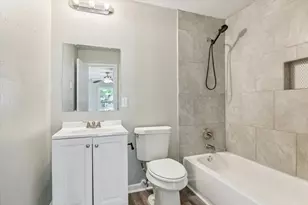 210 Laurel St, Lake Jackson, TX 77566 - Photo 10