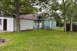2118 8th St, Orange, TX 77630 - Photo 18