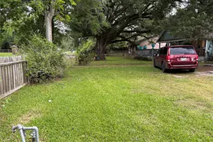 2118 8th St, Orange, TX 77630 - Photo 2