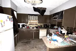 1111 Avenue B, Sweeny, TX 77480 - Photo 8