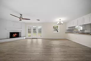 5719 Cerritos Dr, Houston, TX 77035 - Photo 8