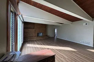159 Oak Dr, Lake Jackson, TX 77566 - Photo 2