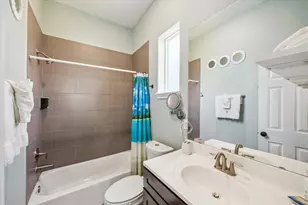 11216 Reagor Way, Galveston, TX 77554 - Photo 10