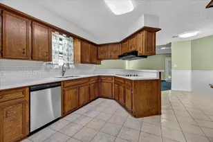 925 S 6th St, La Porte, TX 77571 - Photo 10