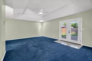 925 S 6th St, La Porte, TX 77571 - Photo 6