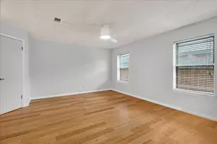 925 S 6th St, La Porte, TX 77571 - Photo 16