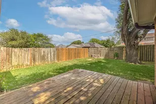925 S 6th St, La Porte, TX 77571 - Photo 30