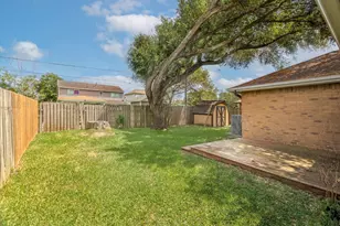 925 S 6th St, La Porte, TX 77571 - Photo 32