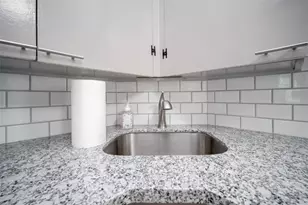 1911 Forest Hill Blvd, Houston, TX 77023 - Photo 6