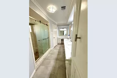 10818 Chevy Chase Drive, Houston, TX 77042 - Photo 16