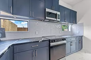 5110 Longmeadow St, Houston, TX 77033 - Photo 10