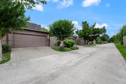 69 S Bachelor Button Street, Lake Jackson, TX 77566 - Photo 34