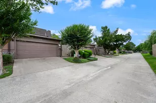 69 S Bachelor Button St, Lake Jackson, TX 77566 - Photo 34