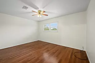 69 S Bachelor Button St, Lake Jackson, TX 77566 - Photo 28