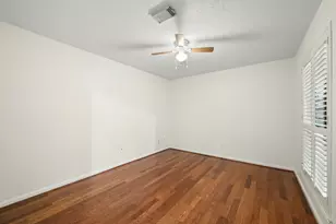 69 S Bachelor Button St, Lake Jackson, TX 77566 - Photo 18
