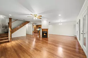 69 S Bachelor Button St, Lake Jackson, TX 77566 - Photo 6