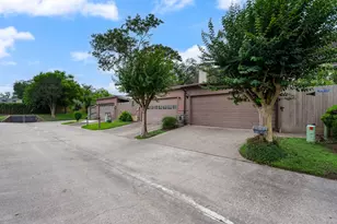 69 S Bachelor Button St, Lake Jackson, TX 77566 - Photo 36