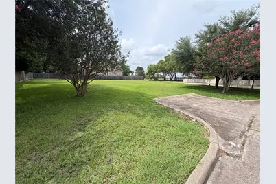9002 Cliffwood Drive, Houston, TX 77096 - Photo 10