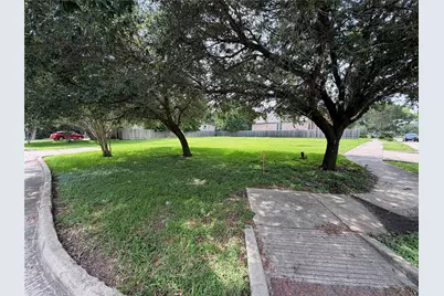9002 Cliffwood Drive, Houston, TX 77096 - Photo 8