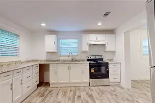 607 W Park St, Sugar Land, TX 77498 - Photo 20