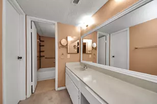 11201 Lynbrook Dr, Houston, TX 77042 - Photo 28