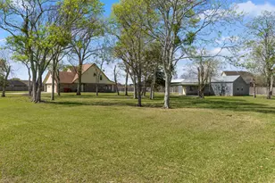 3913 County Rd 106, Bay City, TX 77414 - Photo 26