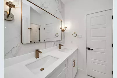8119 Sterlingshire Street #A/B, Houston, TX 77078 - Photo 28