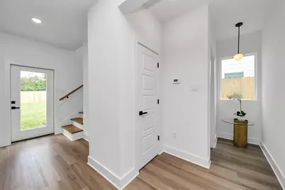 8119 Sterlingshire Street #A/B, Houston, TX 77078 - Photo 18