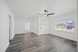 5874 Belneath St, Houston, TX 77033 - Photo 4