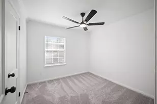 5874 Belneath St, Houston, TX 77033 - Photo 14