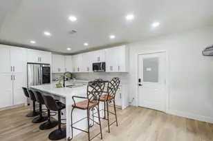 2930 W Shane St, Alvin, TX 77511 - Photo 6