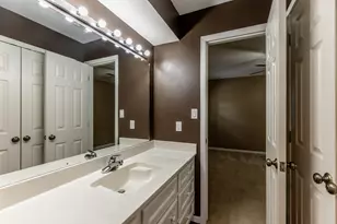 1002 Amesbury Ct, Huntsville, TX 77340 - Photo 18